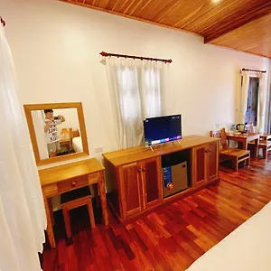 https://opera-premier-hotel.hotelsluangprabang.com